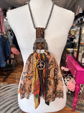 Alicat Statement Necklace 8/18/26 1376