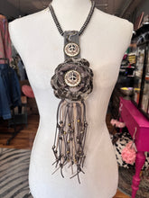 Alicat Statement Necklace 8/18/26 1376
