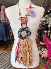 Alicat Statement Necklace 8/18/26 1376