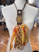 Alicat Statement Necklace 3 8/18/26 1384