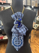 AliCat Original Horseshoe Tie Necklace 8/28/25 1141