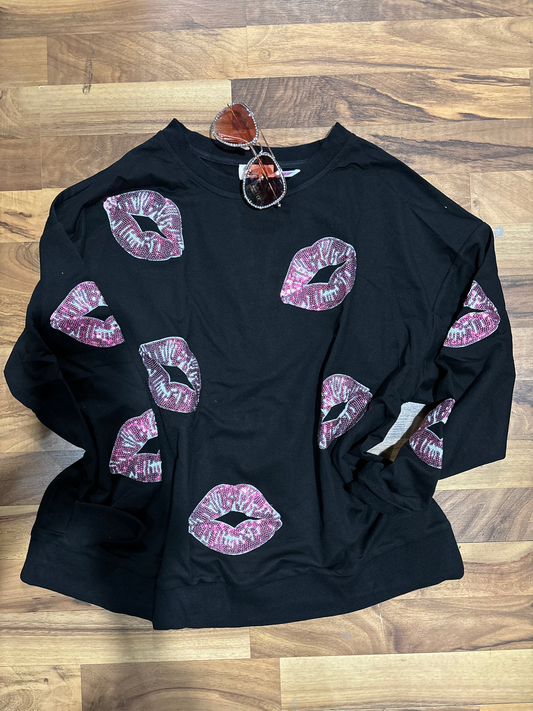 Black Fuchsia Valentine Lips Sequin Patches Bibi Pullover 12/27/23 7799