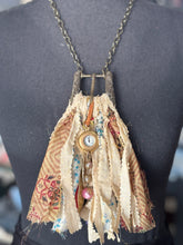 Variety Alicat Statement Necklaces 6/6/25 9973