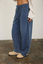 SMOCKED WAIST DRAWSTRING BARREL LEG SWEATPANTS: MAROON