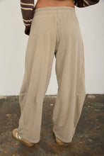 SMOCKED WAIST DRAWSTRING BARREL LEG SWEATPANTS: MAROON