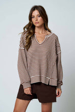 STRIPE SPLIT NECK LONG SLEEVE SEAM DETAIL KNIT TOP: BROWN