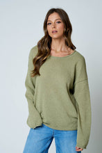 TEXTURED RAW EDGE LONG SLEEVE KNIT SWEATER: OXBLOOD