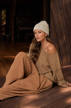 TEXTURED RAW EDGE LONG SLEEVE KNIT SWEATER: OXBLOOD