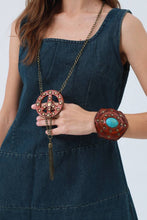 Wild West Peace Sign Lariat – Symbolic Frontier Necklace