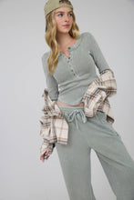WASHED LONG SLEEVE RIBBED HENLEY KNIT TOP: LIGHT OLIVE