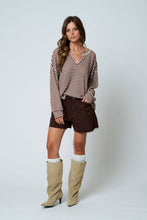 STRIPE SPLIT NECK LONG SLEEVE SEAM DETAIL KNIT TOP: BROWN