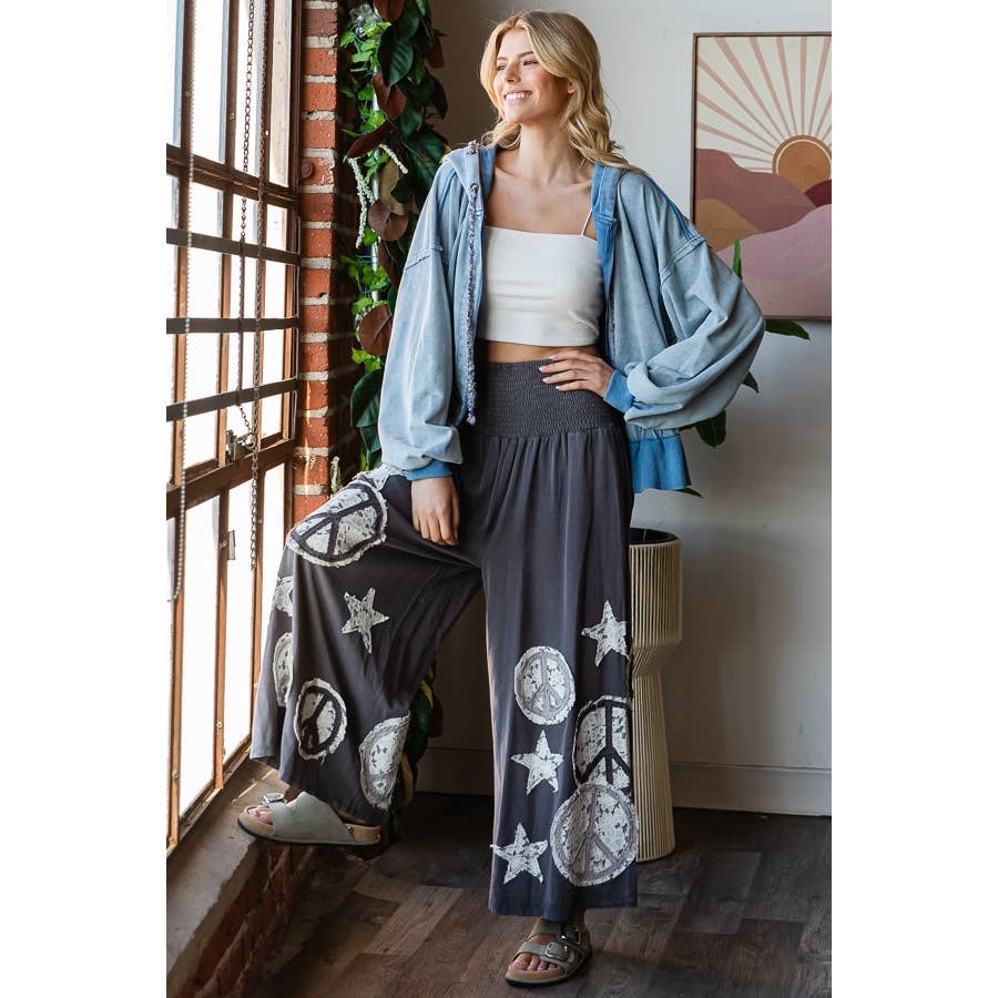 Charcoal Washed Smocked Peace And Star Patchowork Oli+Hali