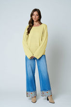 TEXTURED RAW EDGE LONG SLEEVE KNIT SWEATER: OXBLOOD