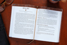 Daily Strength for Men (Daily Devotional)