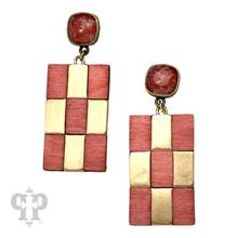 Checkerboard earring: Brown