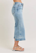 Medium Mid Rise Wide Crop Judy Blue Jeans
