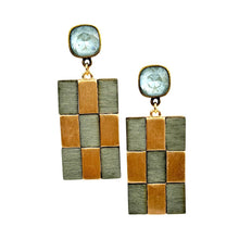 Checkerboard earring: Brown