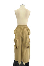 X9932CP Ruffle Cargo Wide-Leg Pants: BLACK / M