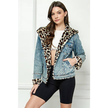 Med Wash Denim Leopard Fur Hoodie Revesible Veveret Jacket