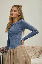 WASHED LONG SLEEVE RIBBED HENLEY KNIT TOP: CHARCOAL