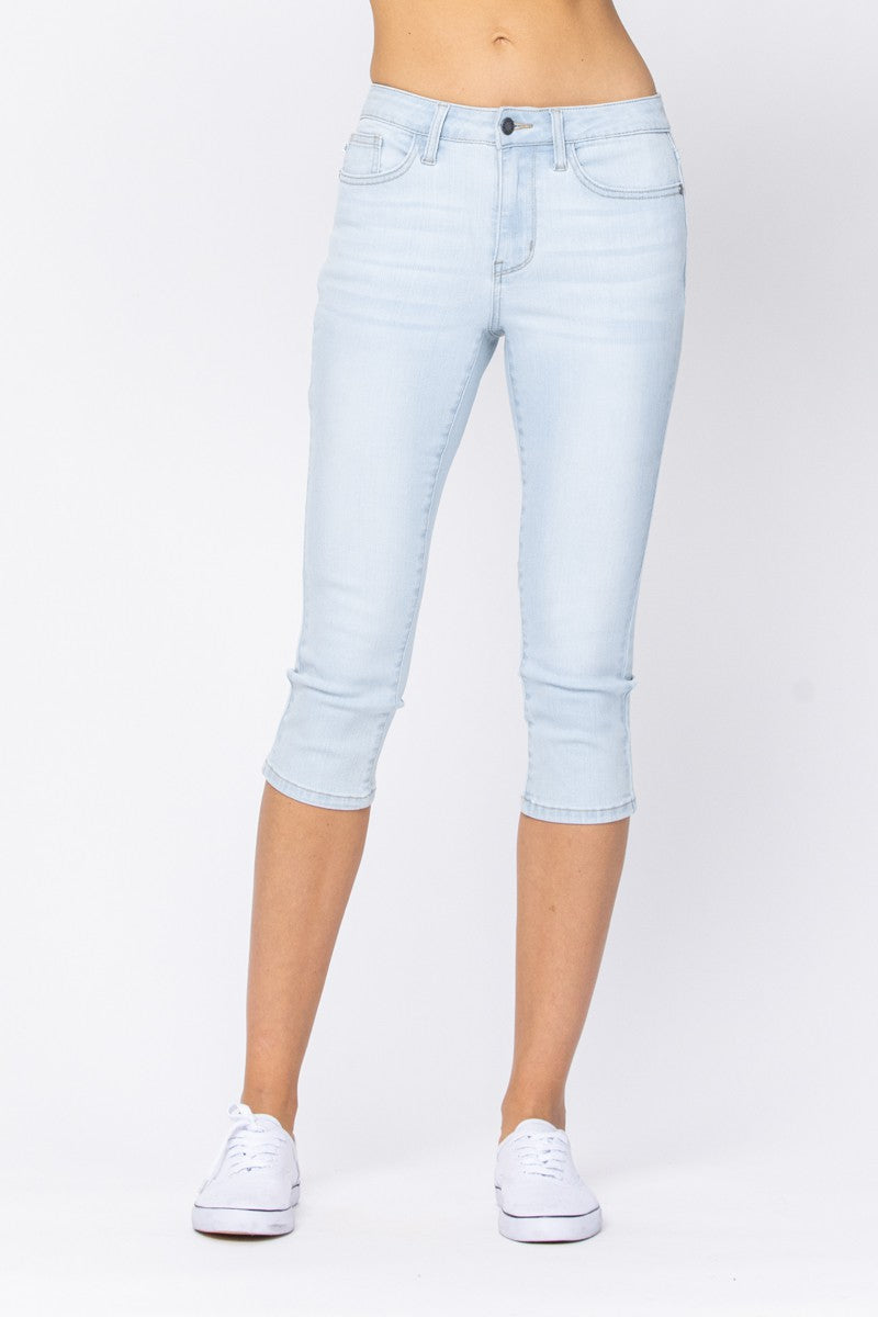Light Mid Rise Ultra Light Skinny Judy Blue Capris 1/23/23 5447