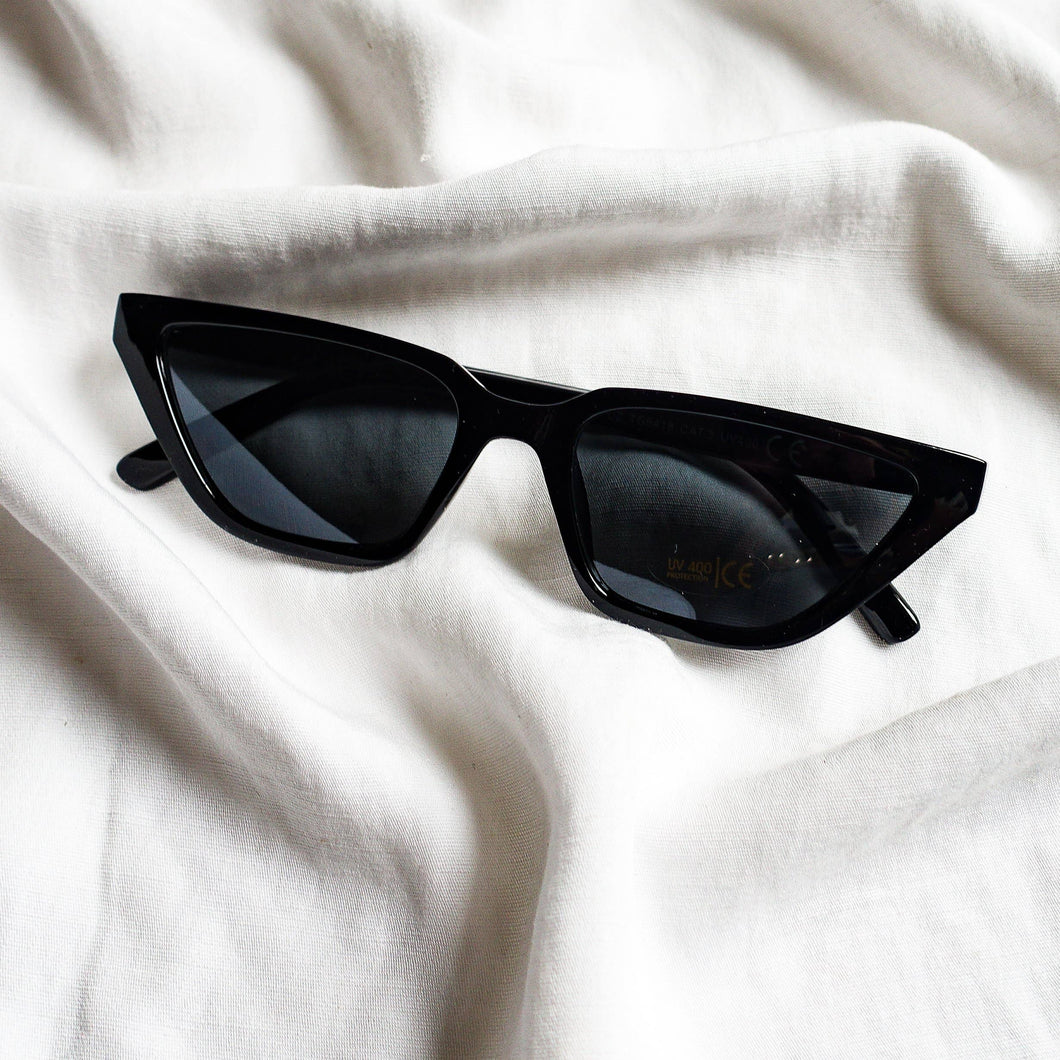 DIONNE ~ Sunglasses UV 400 - Black